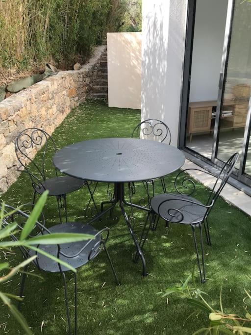 T2 Neuf Sur Jardin Proche Plage Carqueiranne Exteriér fotografie